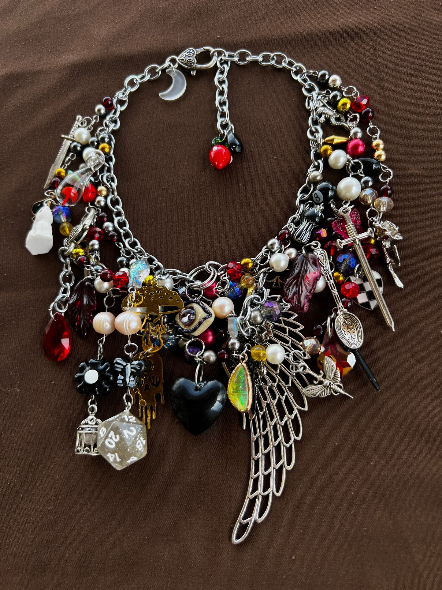>Second Hand< Sinner’s Dinner - Glass Fantasy Chain