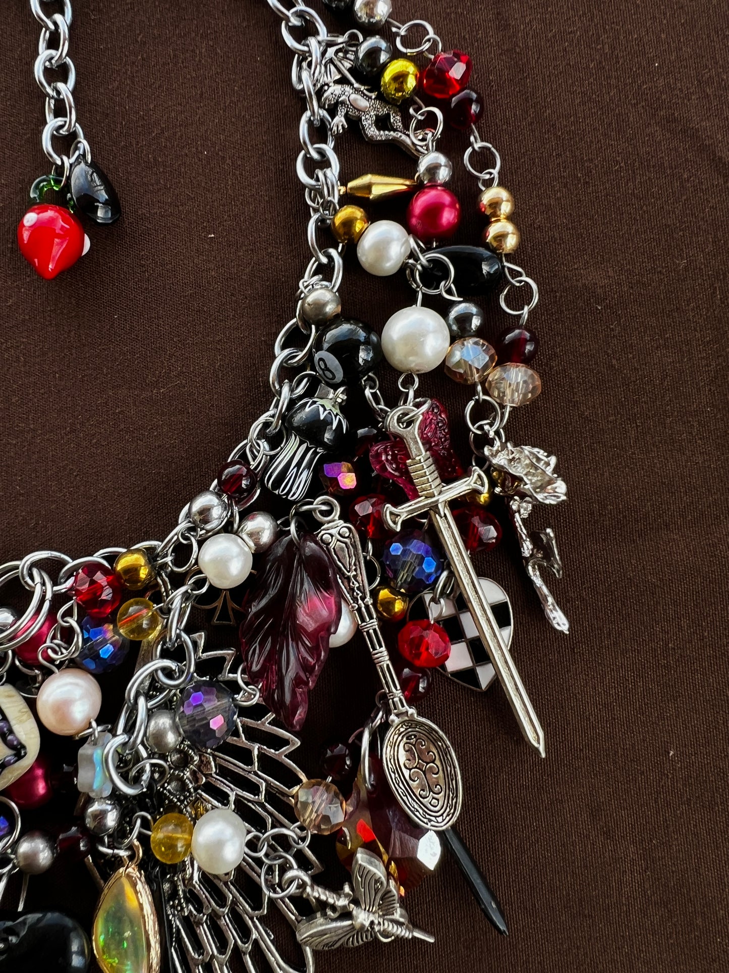 >Second Hand< Sinner’s Dinner - Glass Fantasy Chain