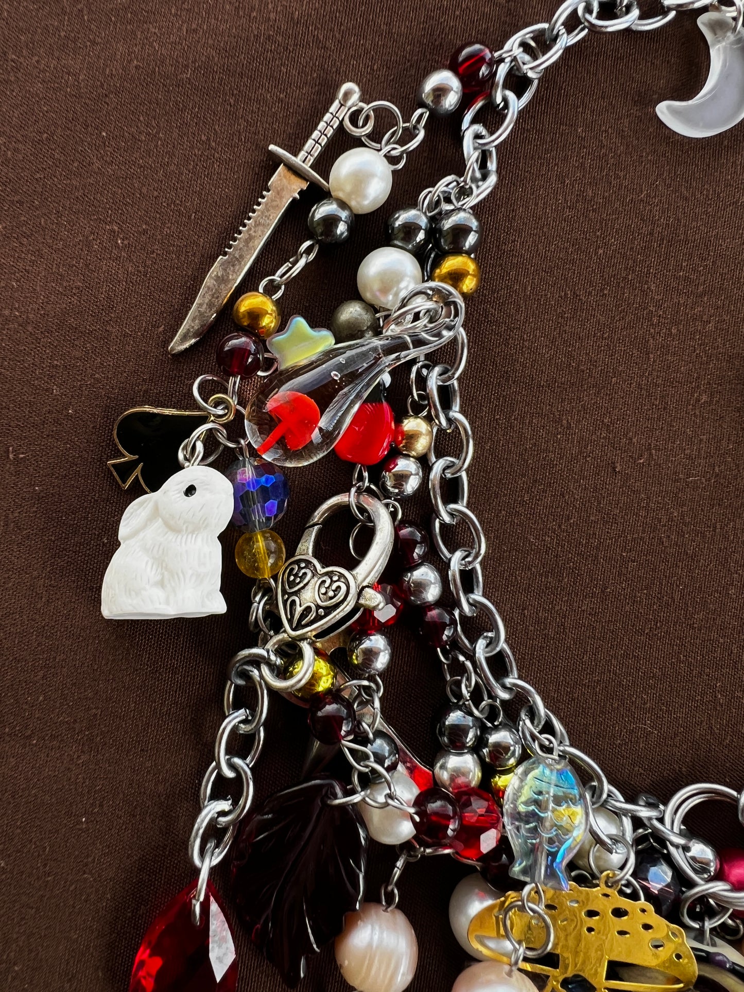 >Second Hand< Sinner’s Dinner - Glass Fantasy Chain