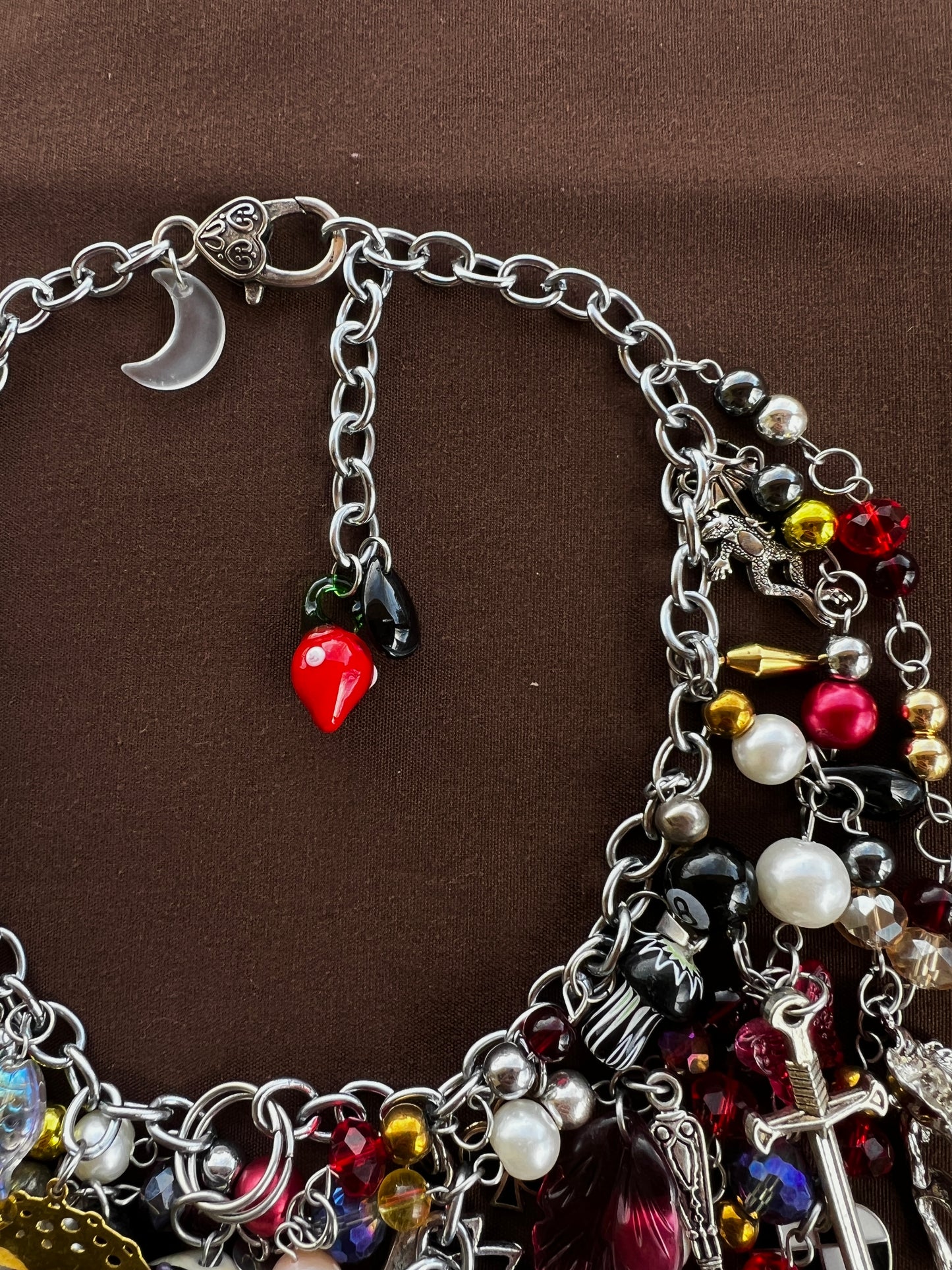 >Second Hand< Sinner’s Dinner - Glass Fantasy Chain
