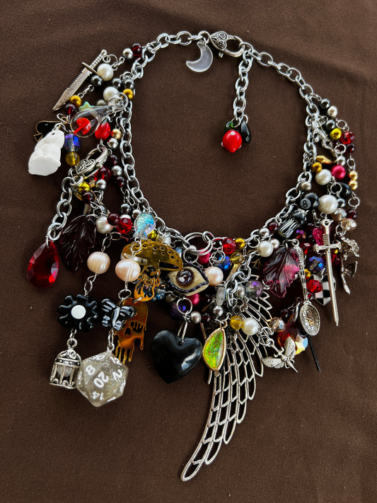 >Second Hand< Sinner’s Dinner - Glass Fantasy Chain